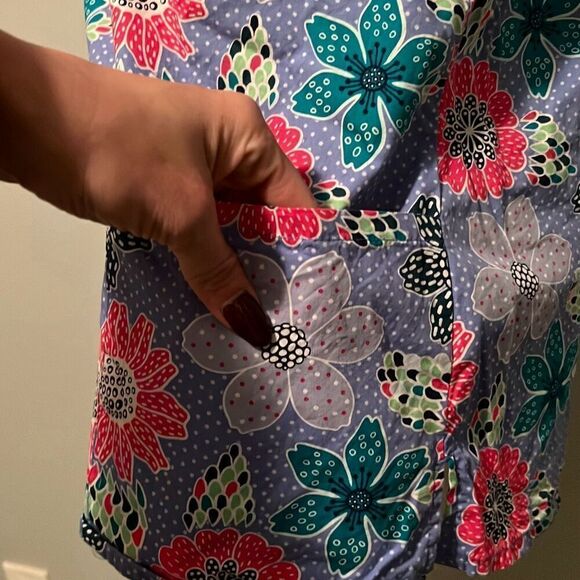 Zoe + Chloe Women's Multicolor Floral Print V-Neck Short Sleeve Scrub Top - Picture 3 of 7